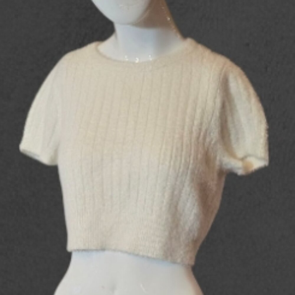 KENDALL & KYLIE Cropped Cream Off White Short Sleeve sz XS